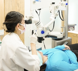 久喜市のいしはた歯科クリニックの取り組み｜患者さまの健康寿命を伸ばすことに貢献するために精密な治療ができるマイクロスコープを使用